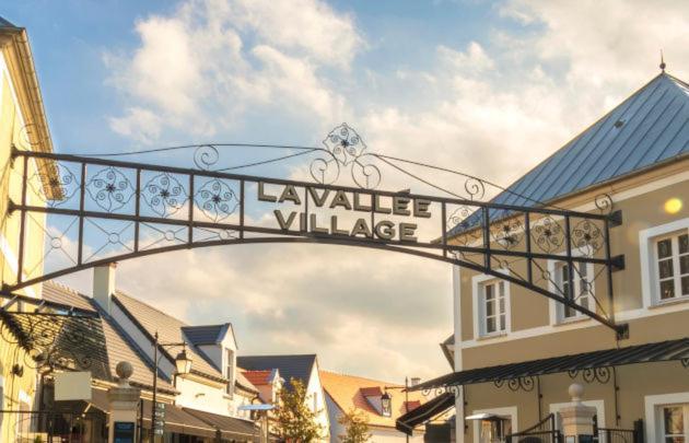 Magic Studio - Disneyland Paris Shopping Village 9 Minutes شيسي المظهر الخارجي الصورة